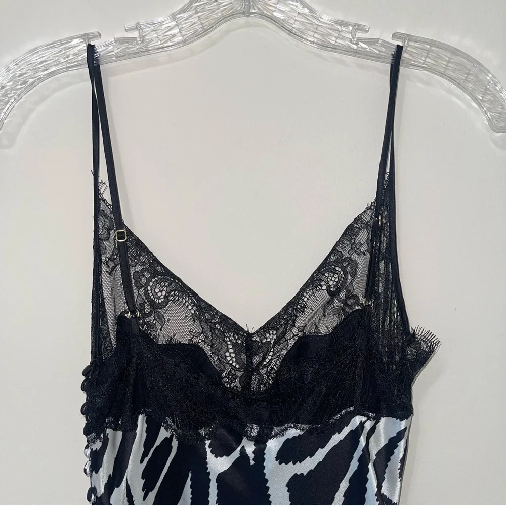 NICHOLAS Sage lace-trimmed printed satin maxi dress - Picture 9 of 11